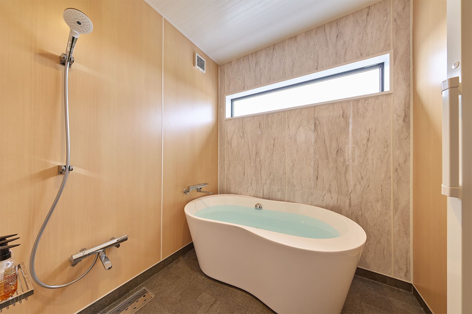 每棟小屋皆配備衛浴設施 確保個人隱私